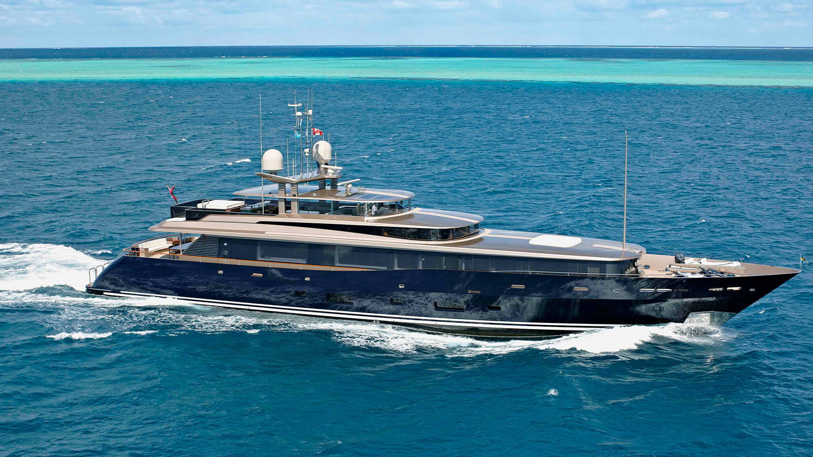 $300,000 price drop on 31m Hatteras motor yacht Tie Breaker